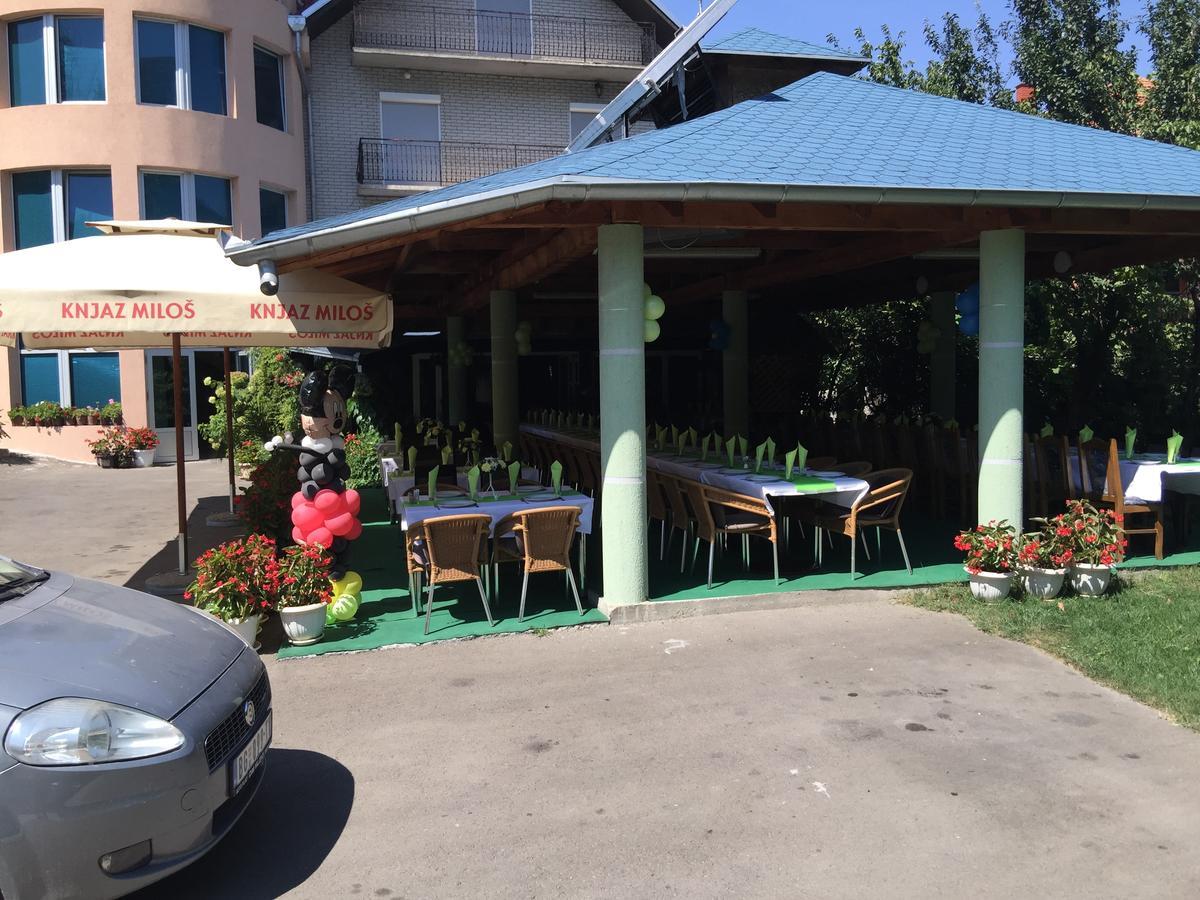 Bed & Breakfast Karavan Raška Buitenkant foto