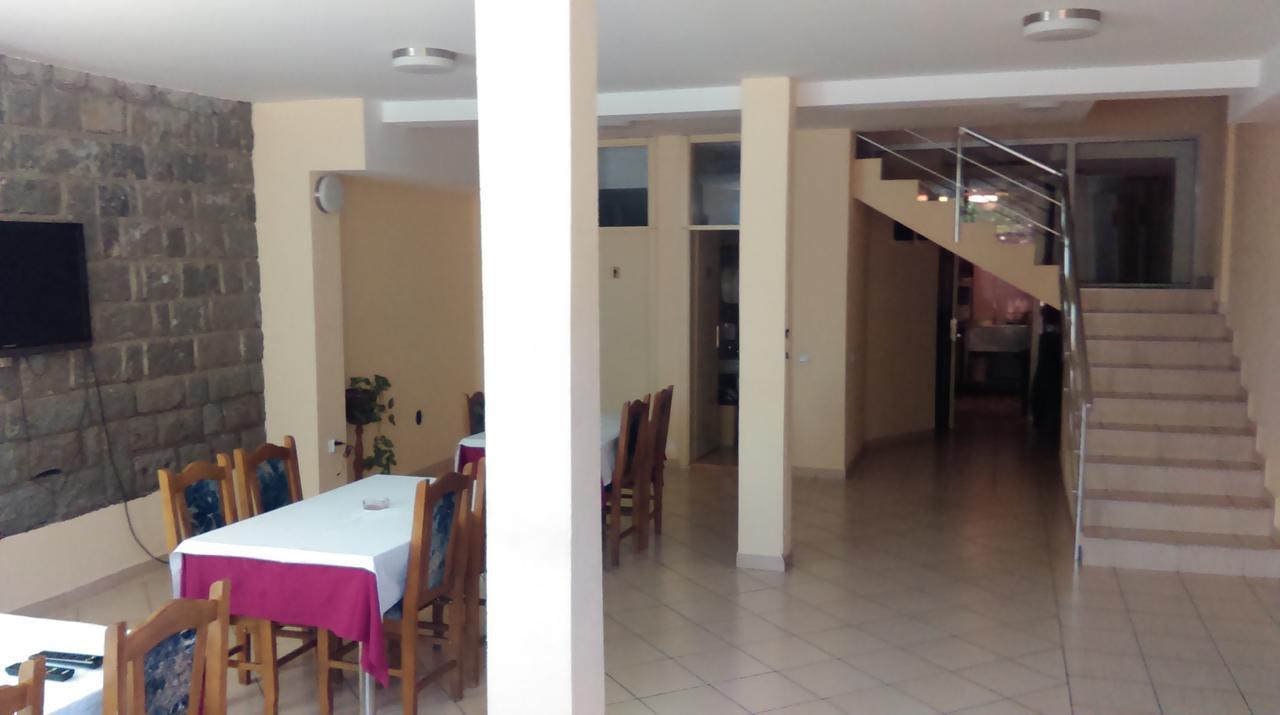 Bed & Breakfast Karavan Raška Buitenkant foto