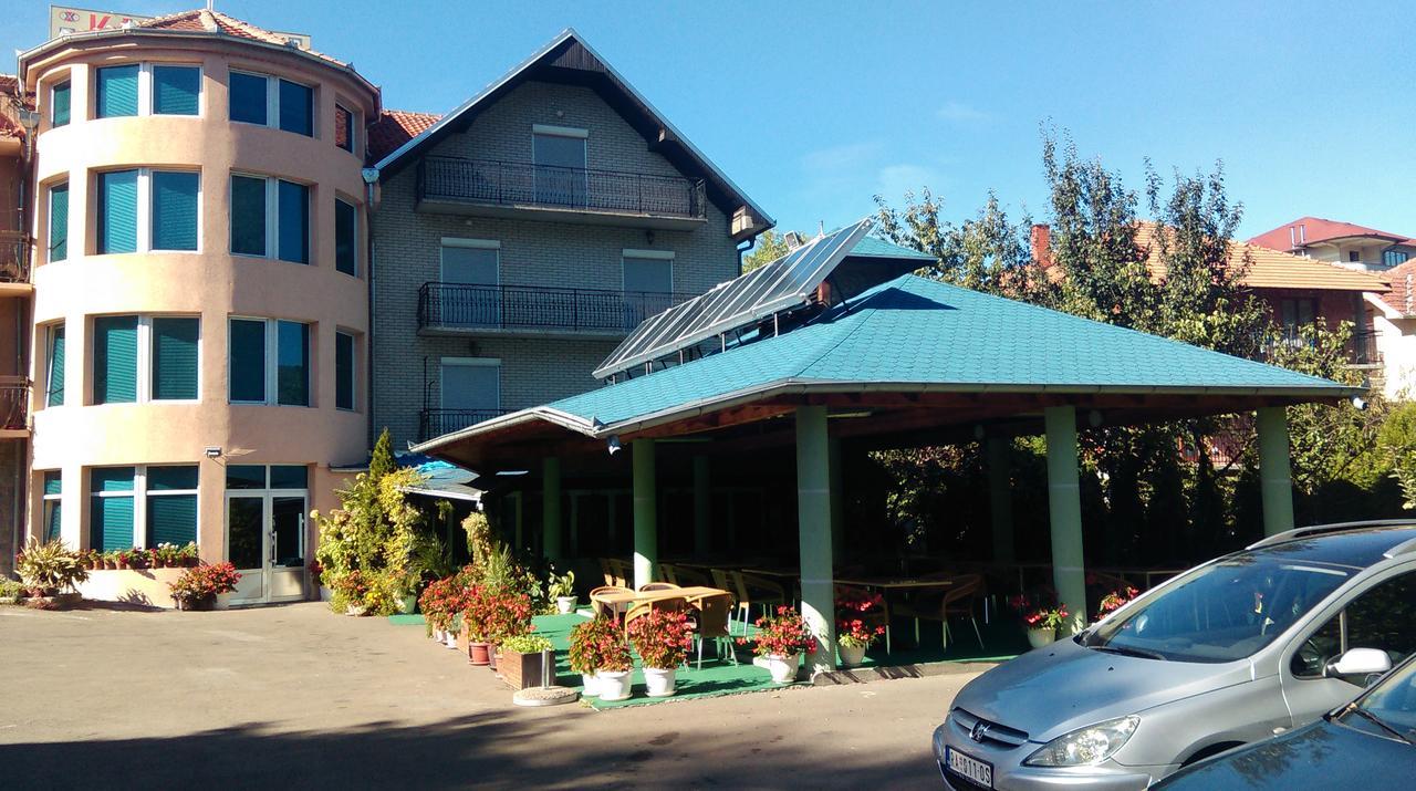 Bed & Breakfast Karavan Raška Buitenkant foto