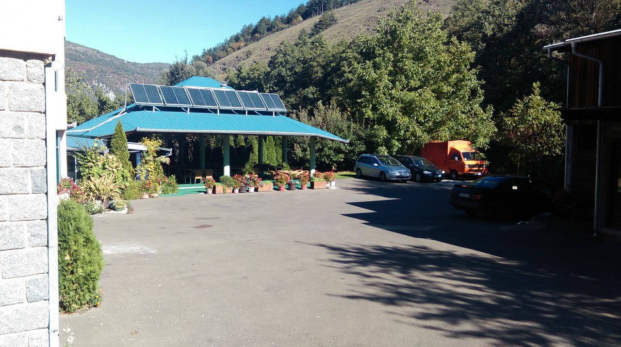 Bed & Breakfast Karavan Raška Buitenkant foto