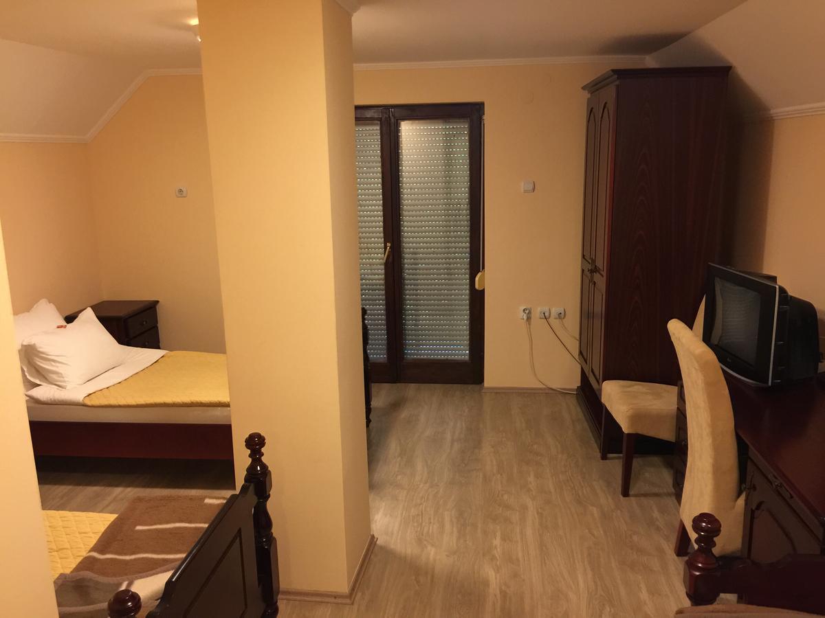 Bed & Breakfast Karavan Raška Buitenkant foto