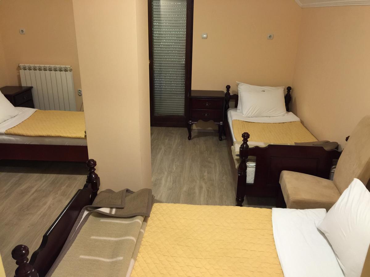 Bed & Breakfast Karavan Raška Buitenkant foto